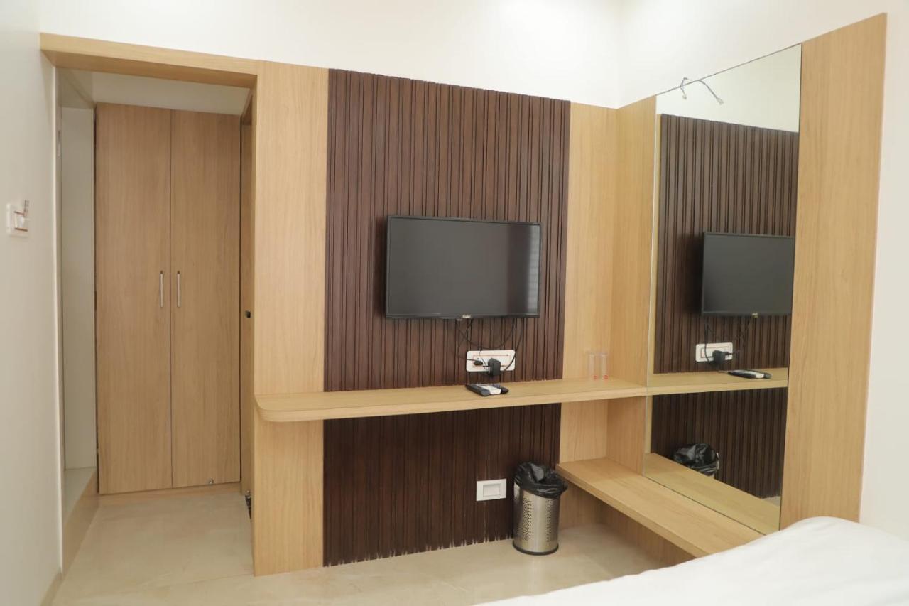 Hotel Dwarka Palace Ahmednagar Ngoại thất bức ảnh