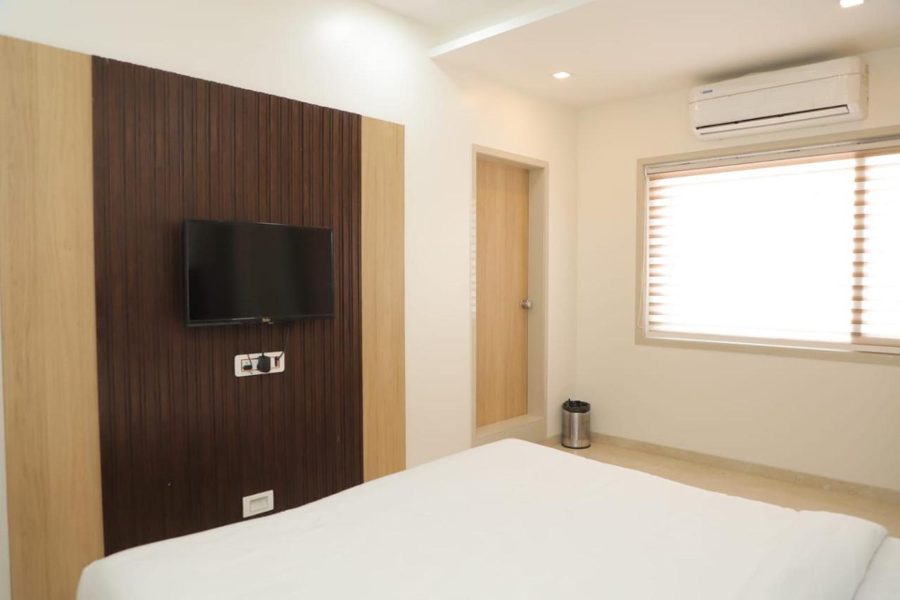 Hotel Dwarka Palace Ahmednagar Ngoại thất bức ảnh