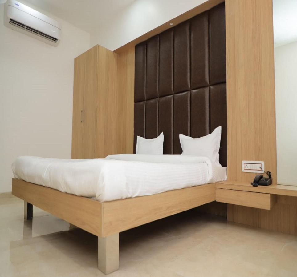 Hotel Dwarka Palace Ahmednagar Ngoại thất bức ảnh