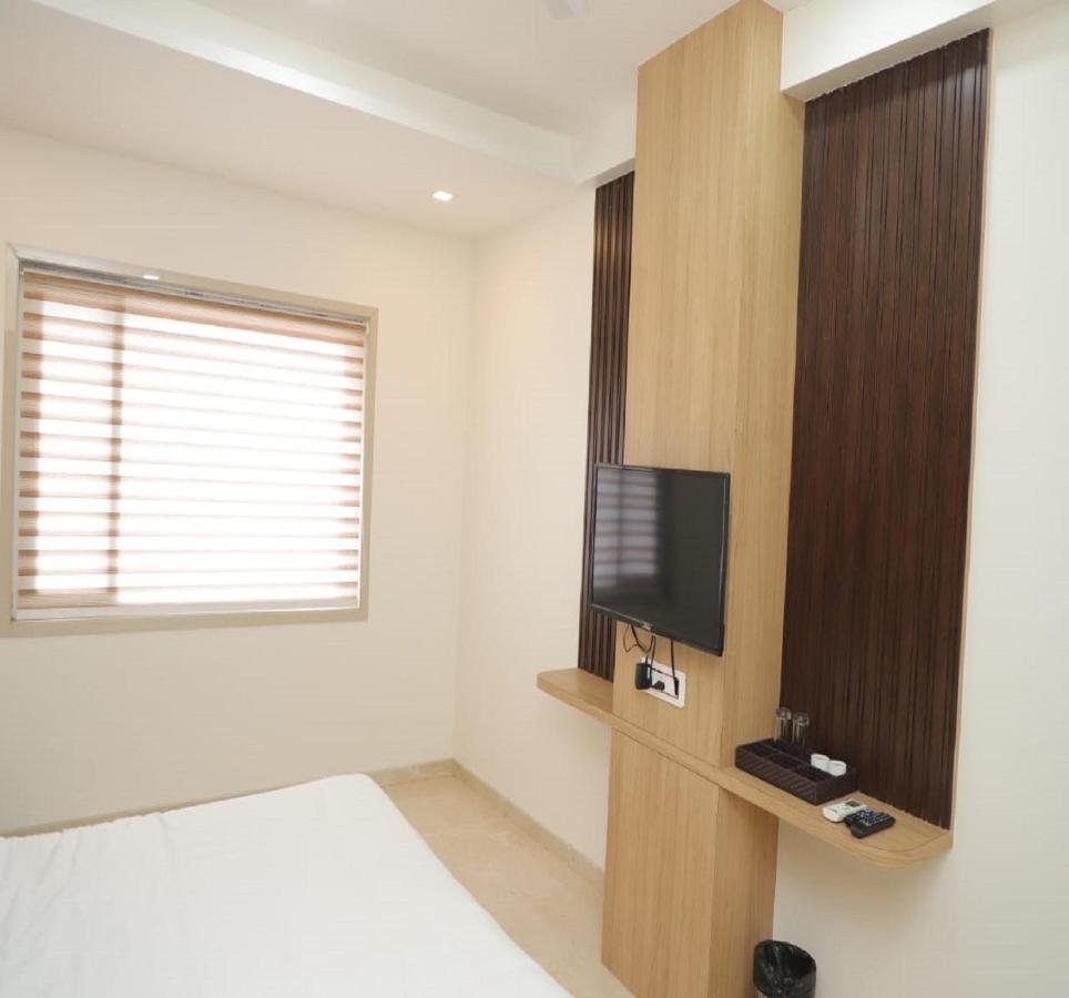 Hotel Dwarka Palace Ahmednagar Ngoại thất bức ảnh