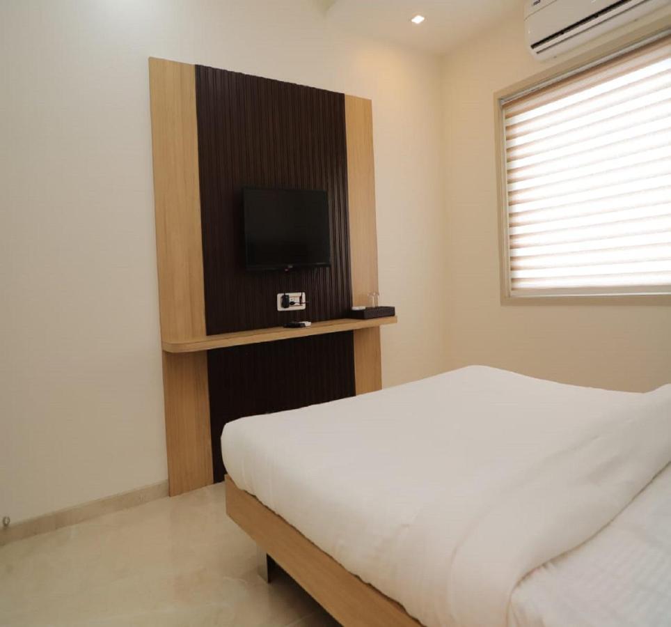 Hotel Dwarka Palace Ahmednagar Ngoại thất bức ảnh